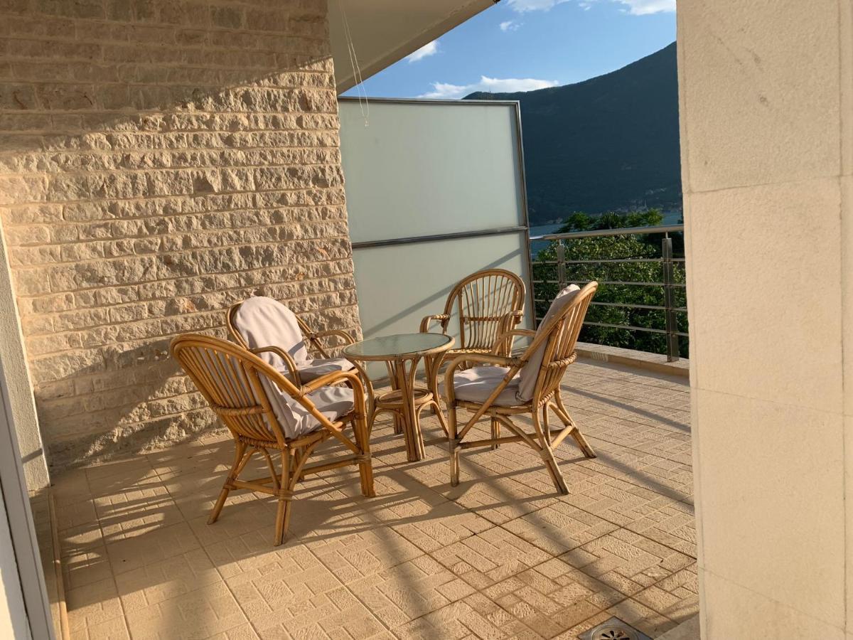 Apartment With Swimmingpool, Seaview And Large Terrace, 1St Floor, Min 2 Persons Dobrota Zewnętrze zdjęcie