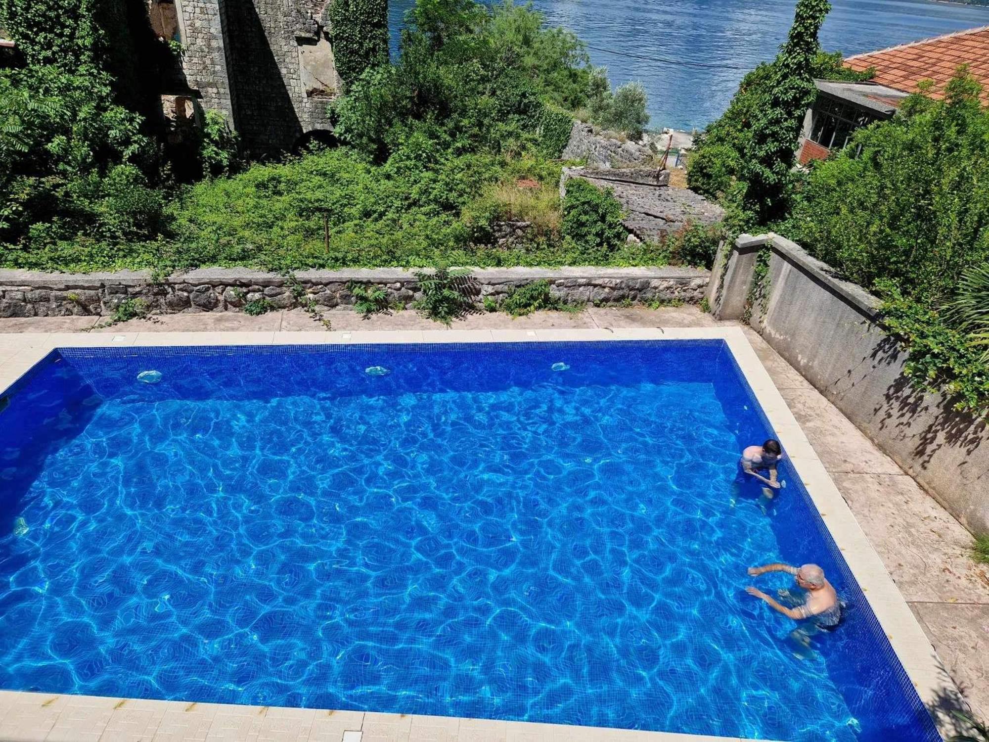 Apartment With Swimmingpool, Seaview And Large Terrace, 1St Floor, Min 2 Persons Dobrota Zewnętrze zdjęcie